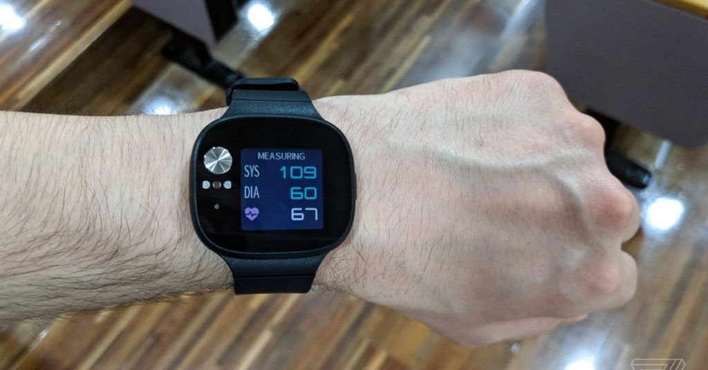 VivoWatch на руке