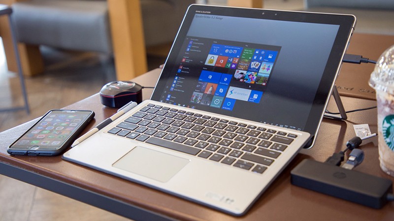 HP Envy с элементами дерева и HP Elite x2 G4