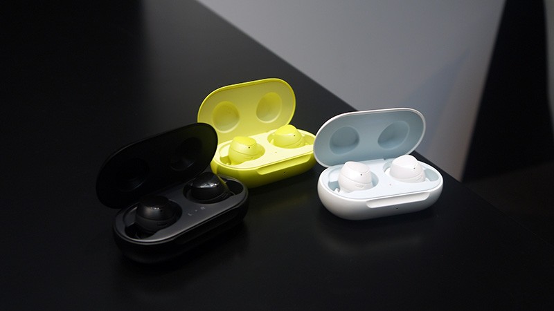 Новые Bluetooth-наушники Samsung Galaxy Buds с беспроводной зарядкой