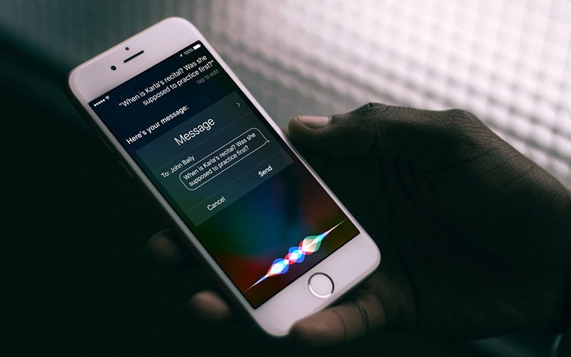 Голосовой помощники Siri