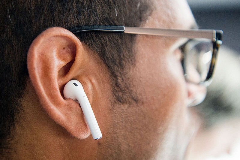 AirPods в ушах