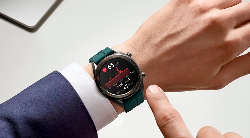 Huawei GT Active на руке