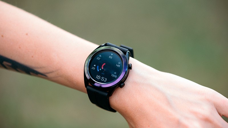 Huawei GT Elegant на руке