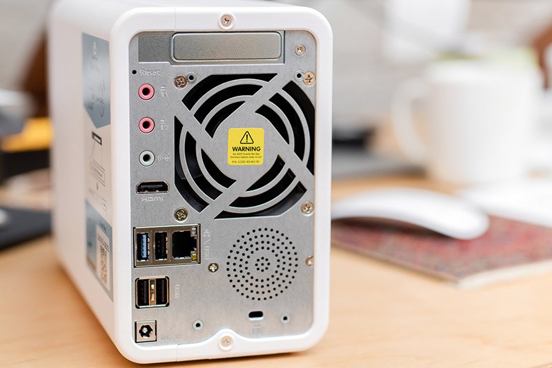 QNAP TS-251B сзади