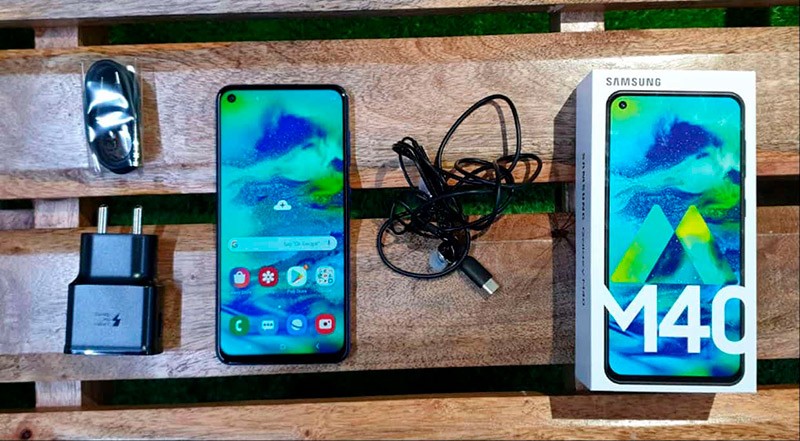 Galaxy M40 комплектация