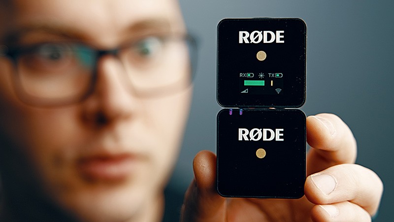 Rode Wireless GO в руке