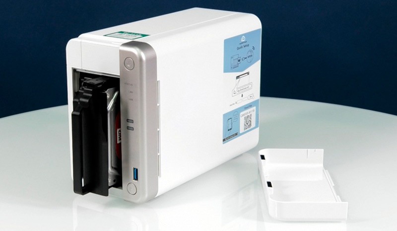 QNAP TS-251B передняя часть