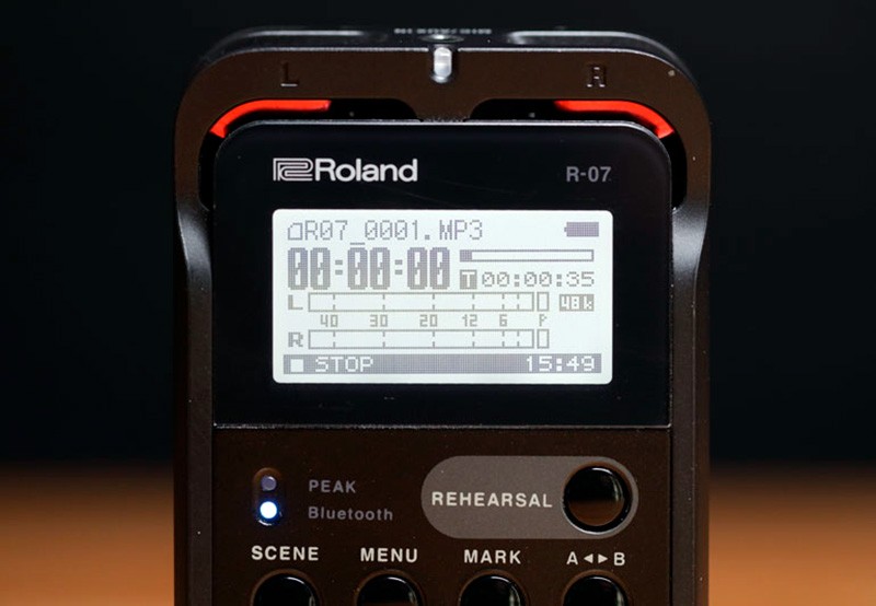 Roland R-07 диспей