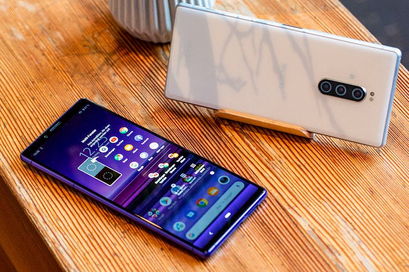 Xperia 1 на столе