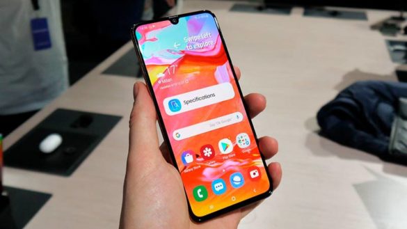 Galaxy A70 фото