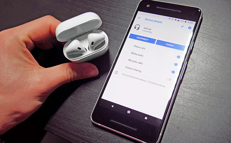 AirPods и телефон