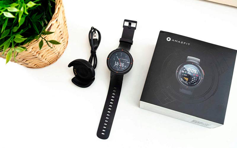 Комплектация смарт-часов Amazfit