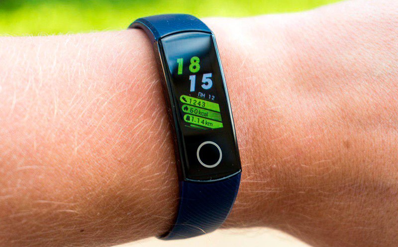 Honor Band 5 на руке