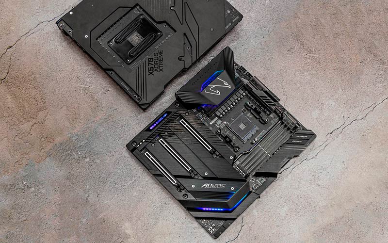 X570 Aorus Xtreme вид сверху