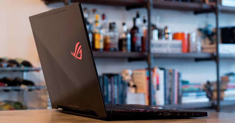 ROG Zephyrus S вид сбоку