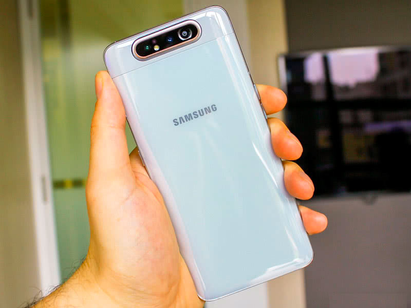 Сзади Galaxy A80