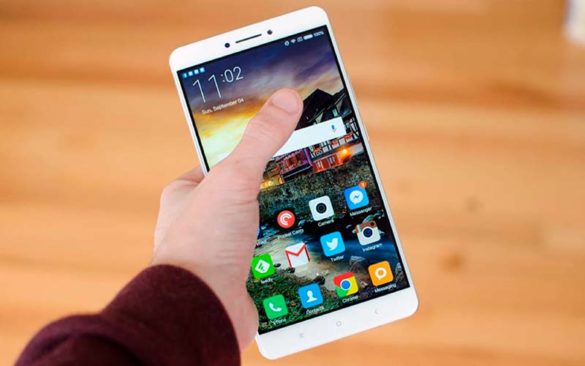 xiaomi в руке