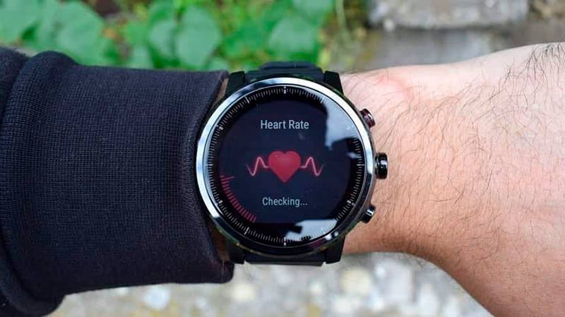 Xiaomi Stratos 2 на руке