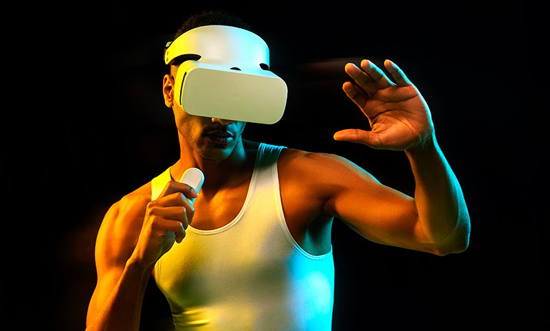 Xiaomi MI VR 2 на мужчине