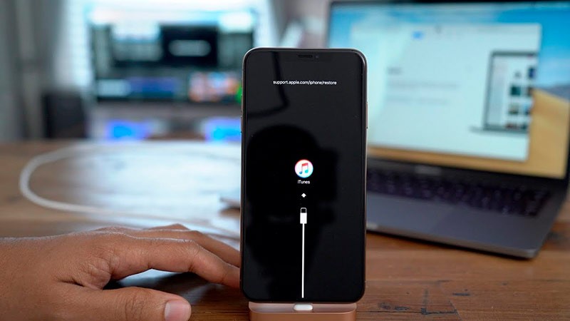 iPhone подключают к ПК