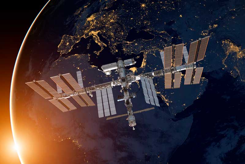 Космическая станция в космосе фото